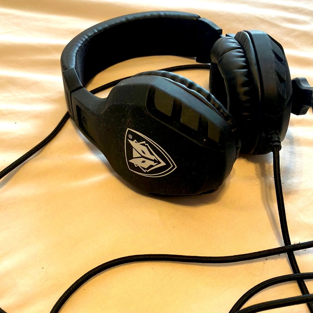 🖤 NUBWO Corded Gaming Headphones with mouthpiece. 🖤 Good condition.